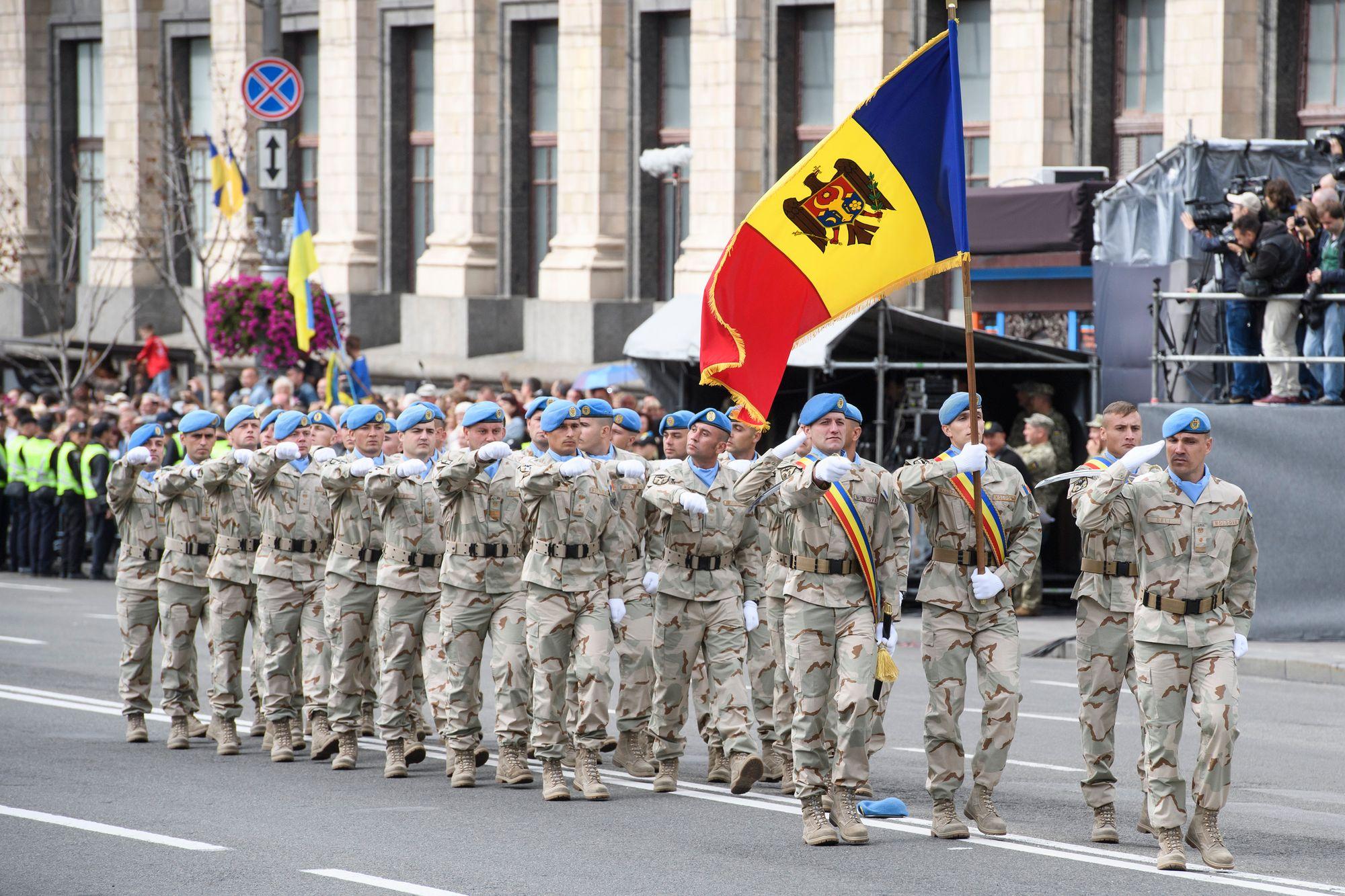 Moldovan military unit marches on Kyiv's Independence Square