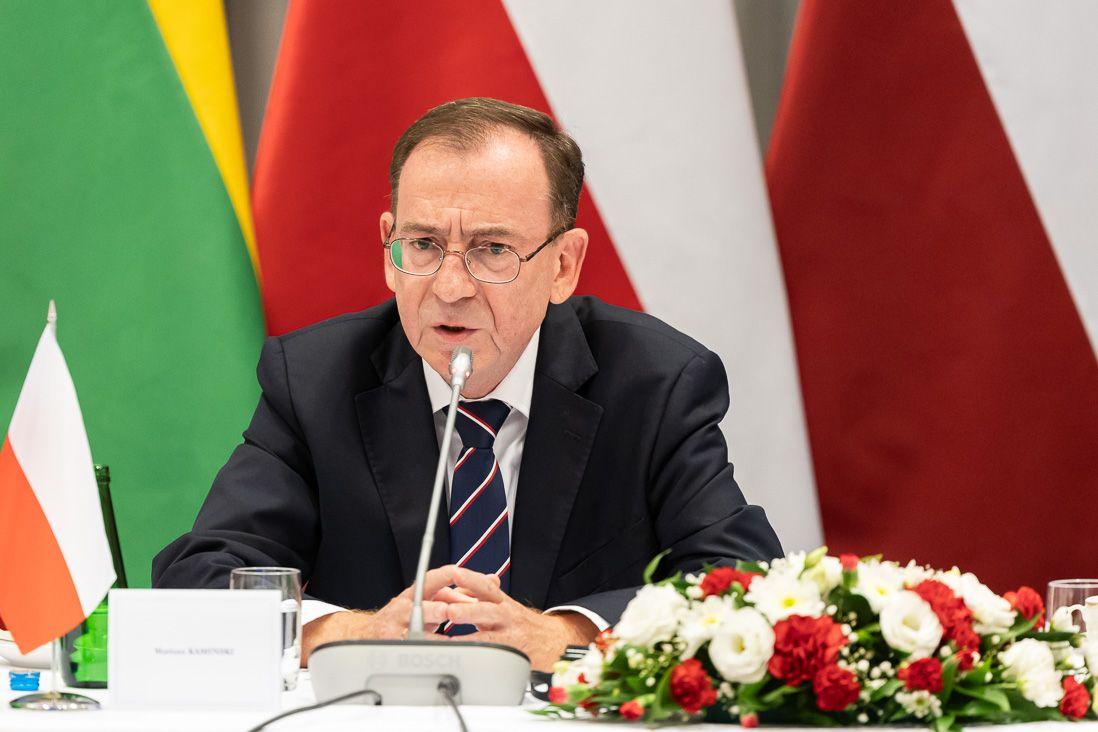 Poland, Baltic states threaten to close borders with Belarus