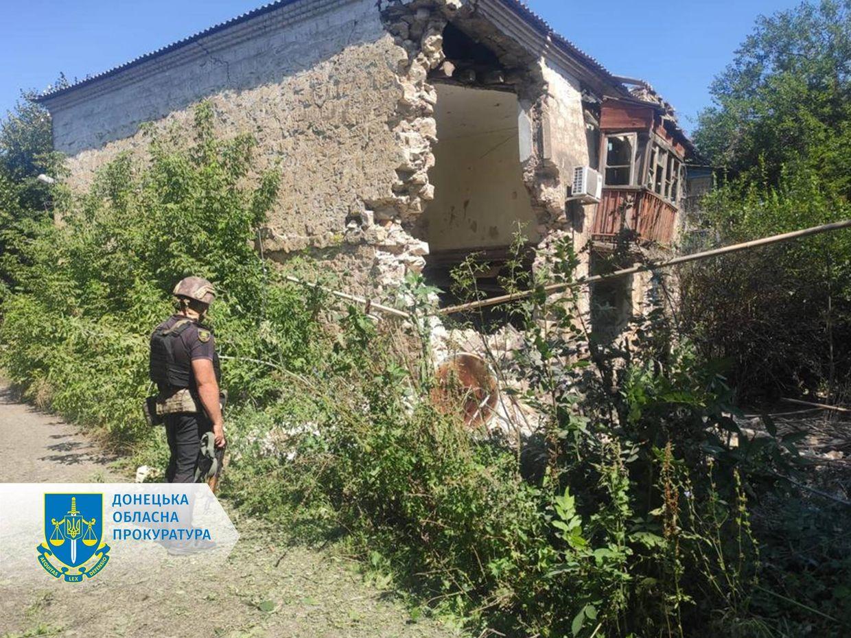 Russian forces shell aid center in Donetsk Oblast, injure 4