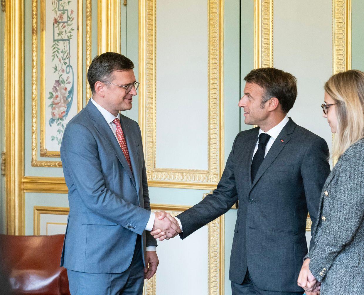 Kuleba meets Macron during France visit