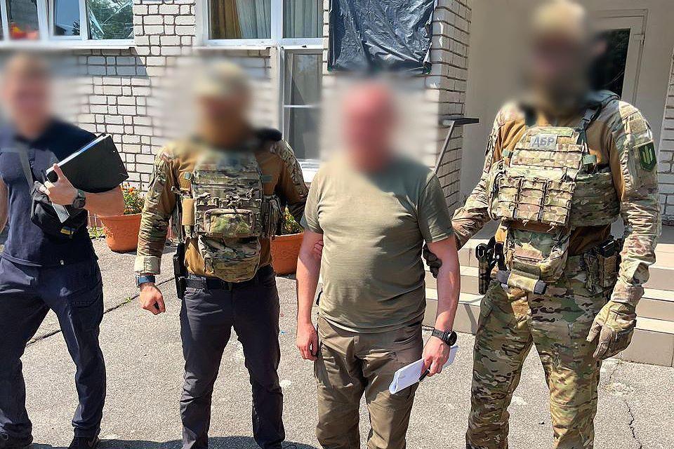 Donetsk Oblast enlistment office head charged with corruption, aiding criminals