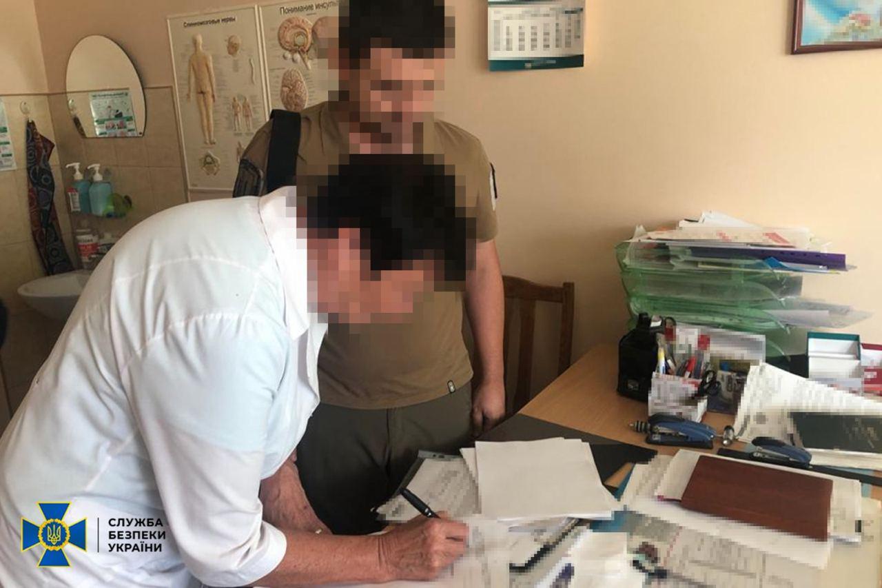 SBU detains military medical commission official for corruption