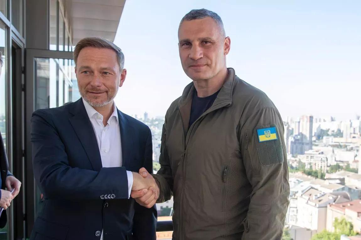 German finance minister arrives in Kyiv