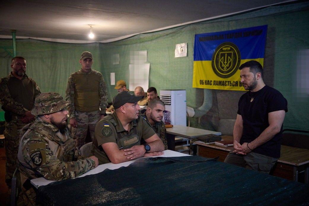Zelensky visits troops in Zaporizhzhia Oblast