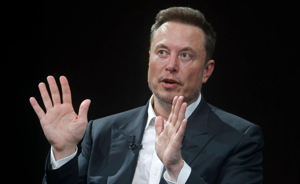 Democratic senators urge investigation into Musk's calls with Russia, Reuters reports