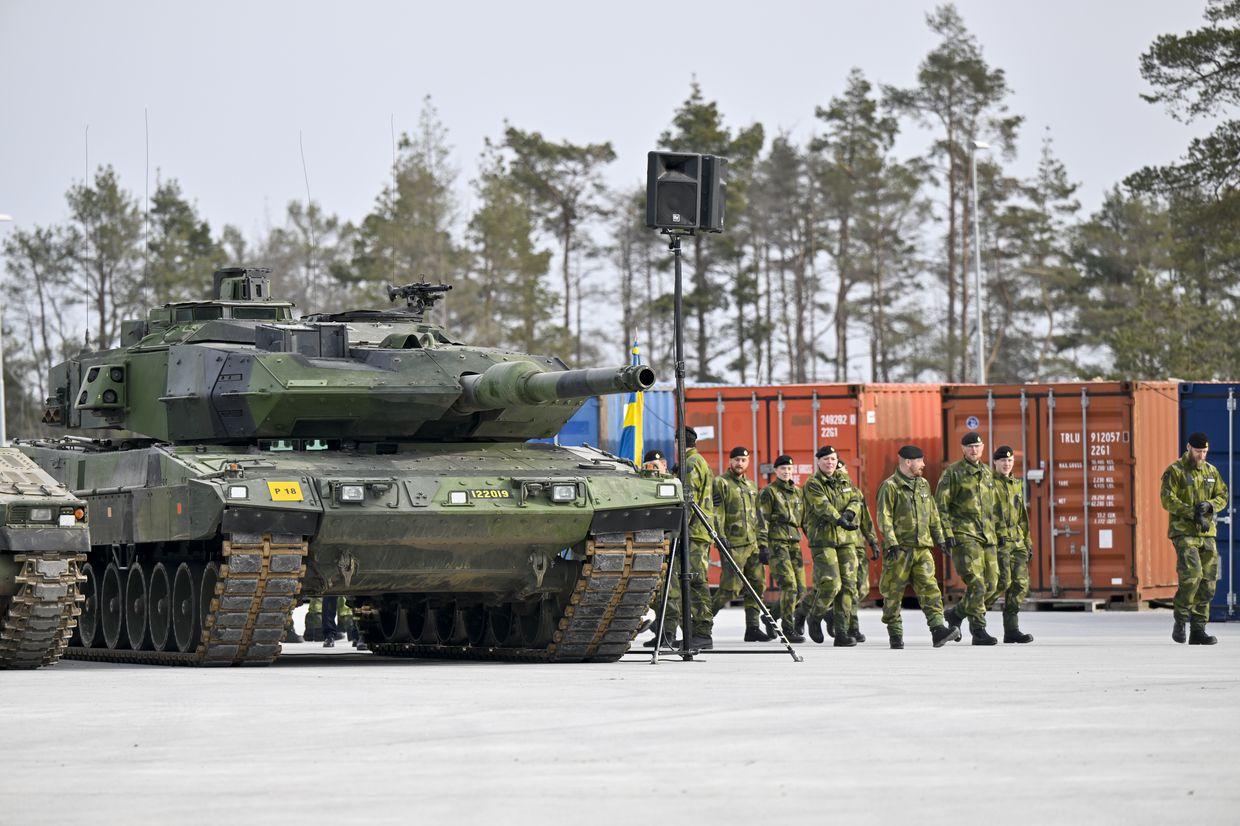 Sweden delivers 10 Leopard 2 tank variants to Ukraine