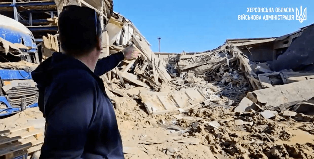 Governor: Russian strikes against Kherson kill 1, injure 2
