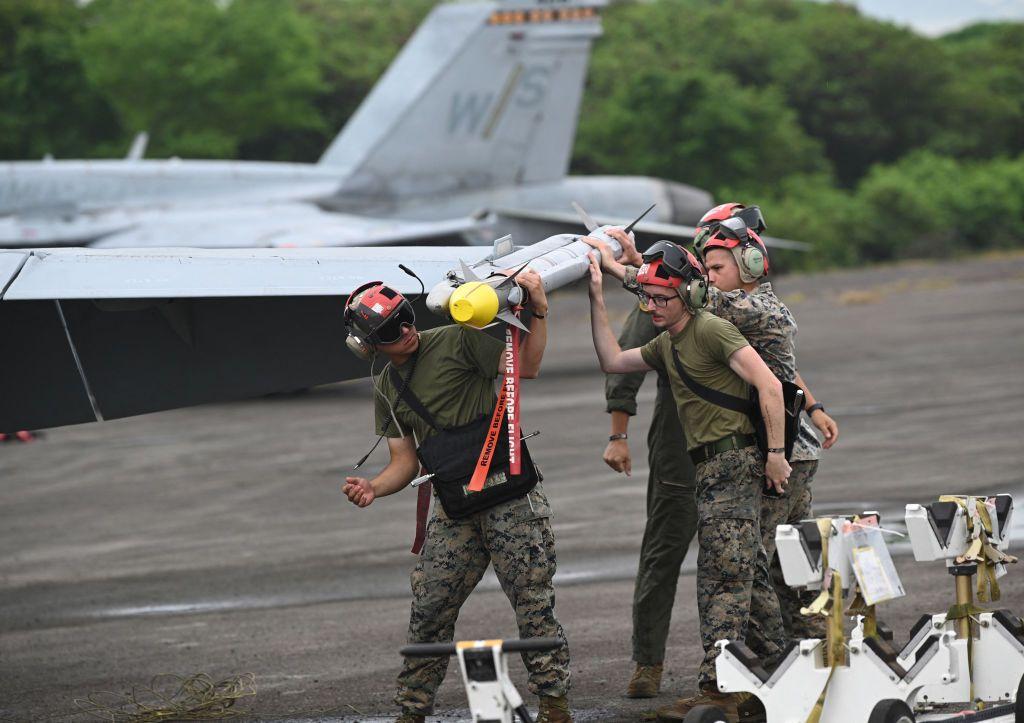 FT: Ukraine repurposes US-supplied AIM-9s missiles for air defense