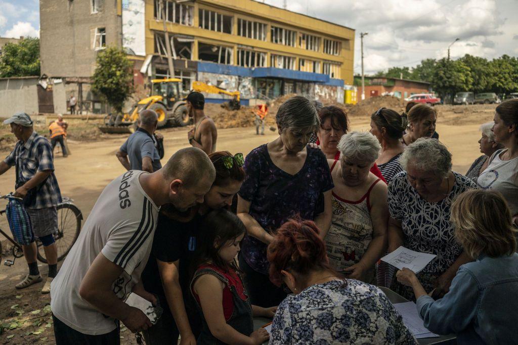 Poll: Over half of Ukrainians in front-line, liberated regions lack news about war progress