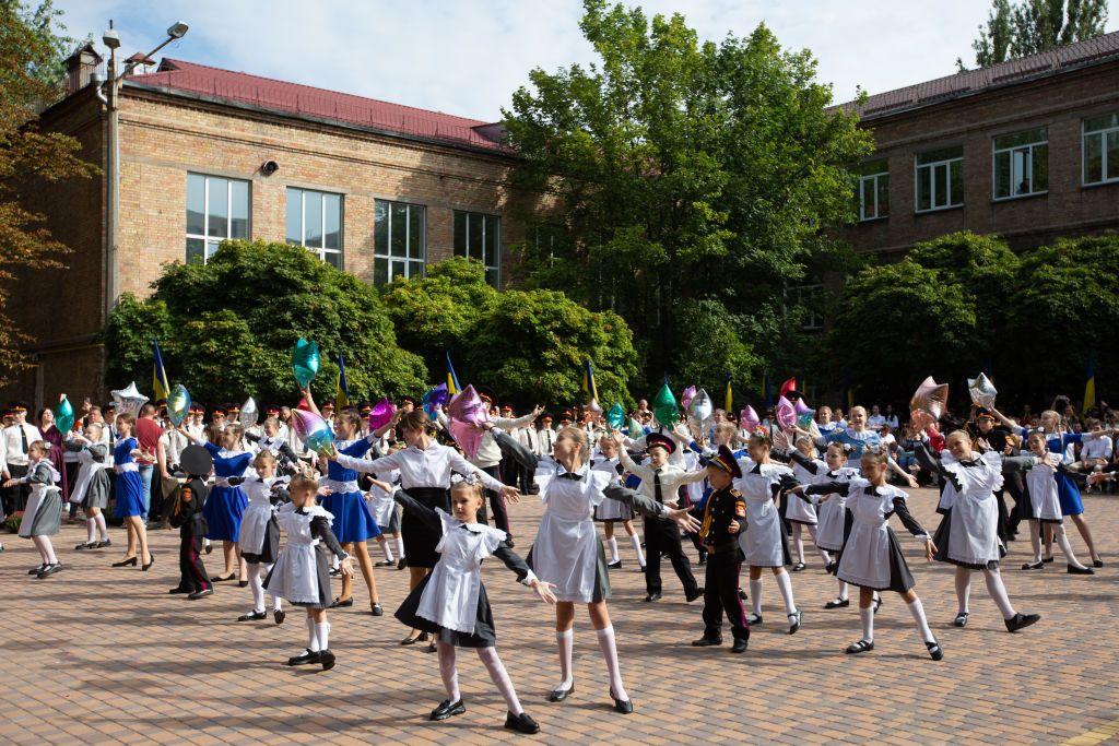 'Maximum' number Ukrainian schools should begin school year offline, Zelensky says