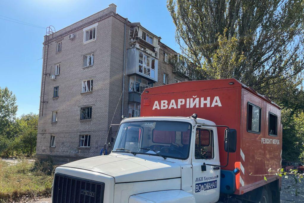 Russian attack on Kherson injures 2 civilians