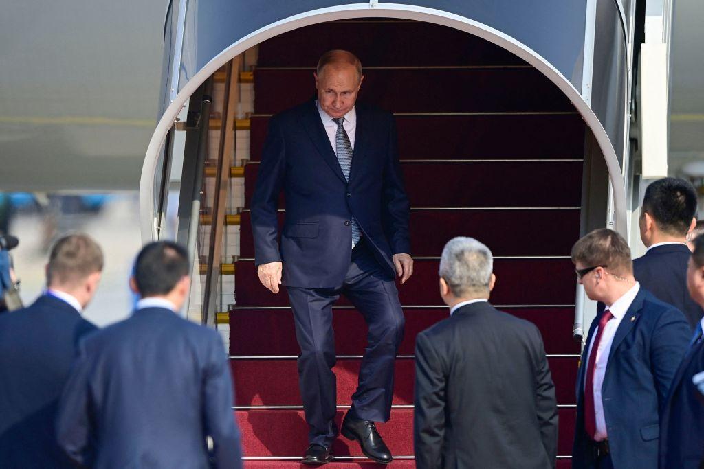 Putin arrives in China