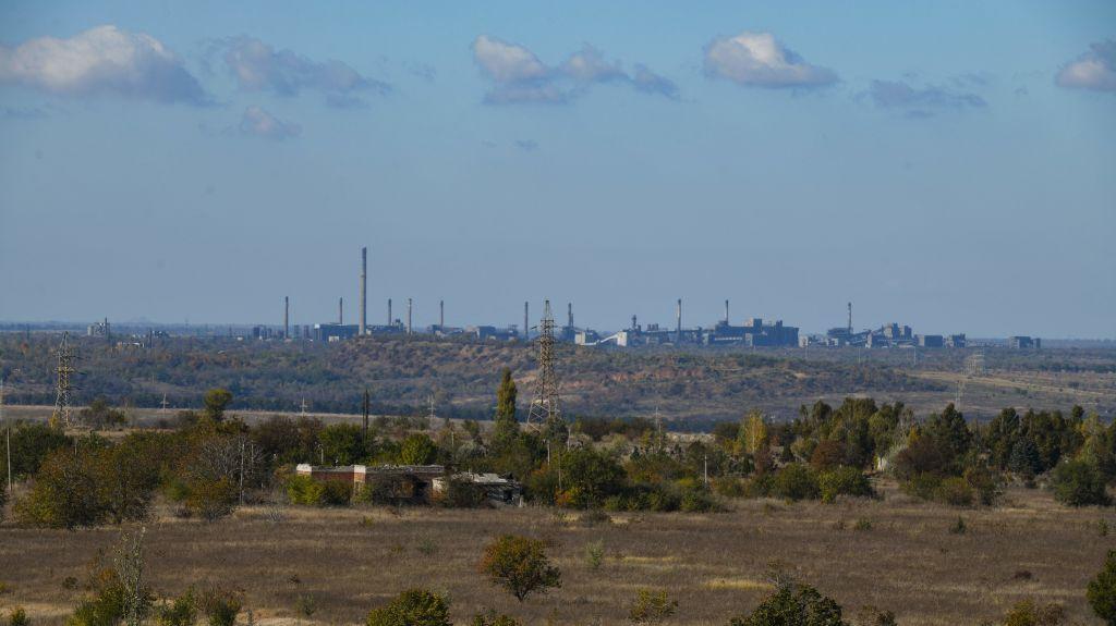 Official: Remaining 16 workers evacuated from Avdiivka plant, 17 local residents refuse to leave
