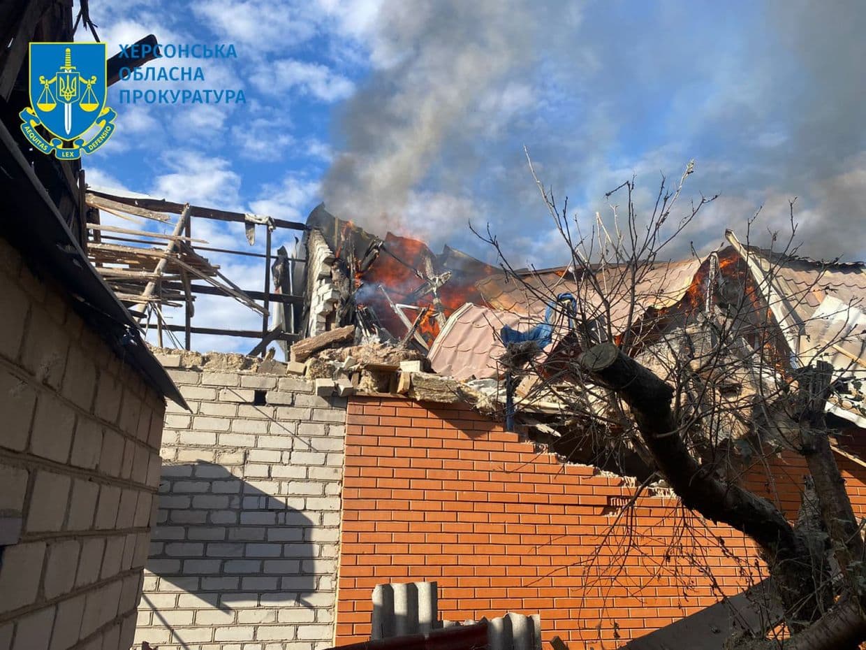 Russian shelling of Kherson injures 3