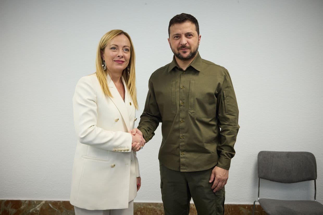 Zelensky meets prime ministers of Spain, Italy at Granada summit