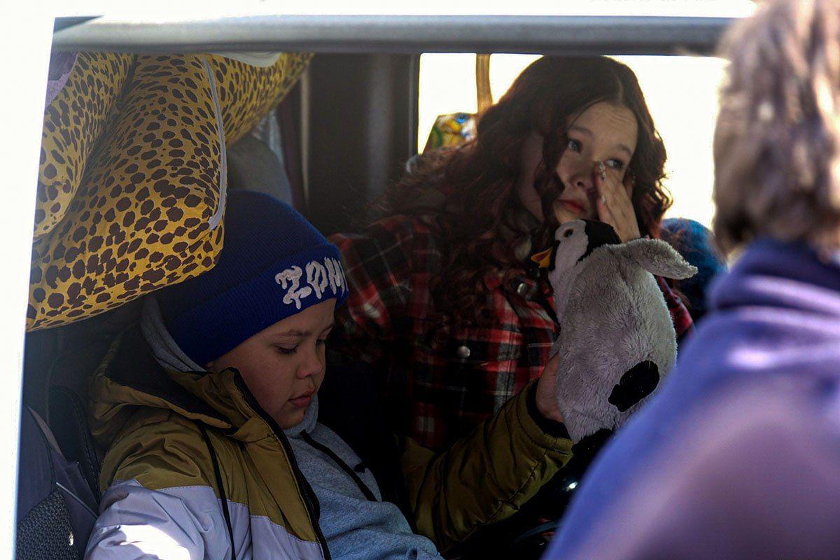 Minister: Police evacuate 126 children from front-line settlements in Donetsk Oblast