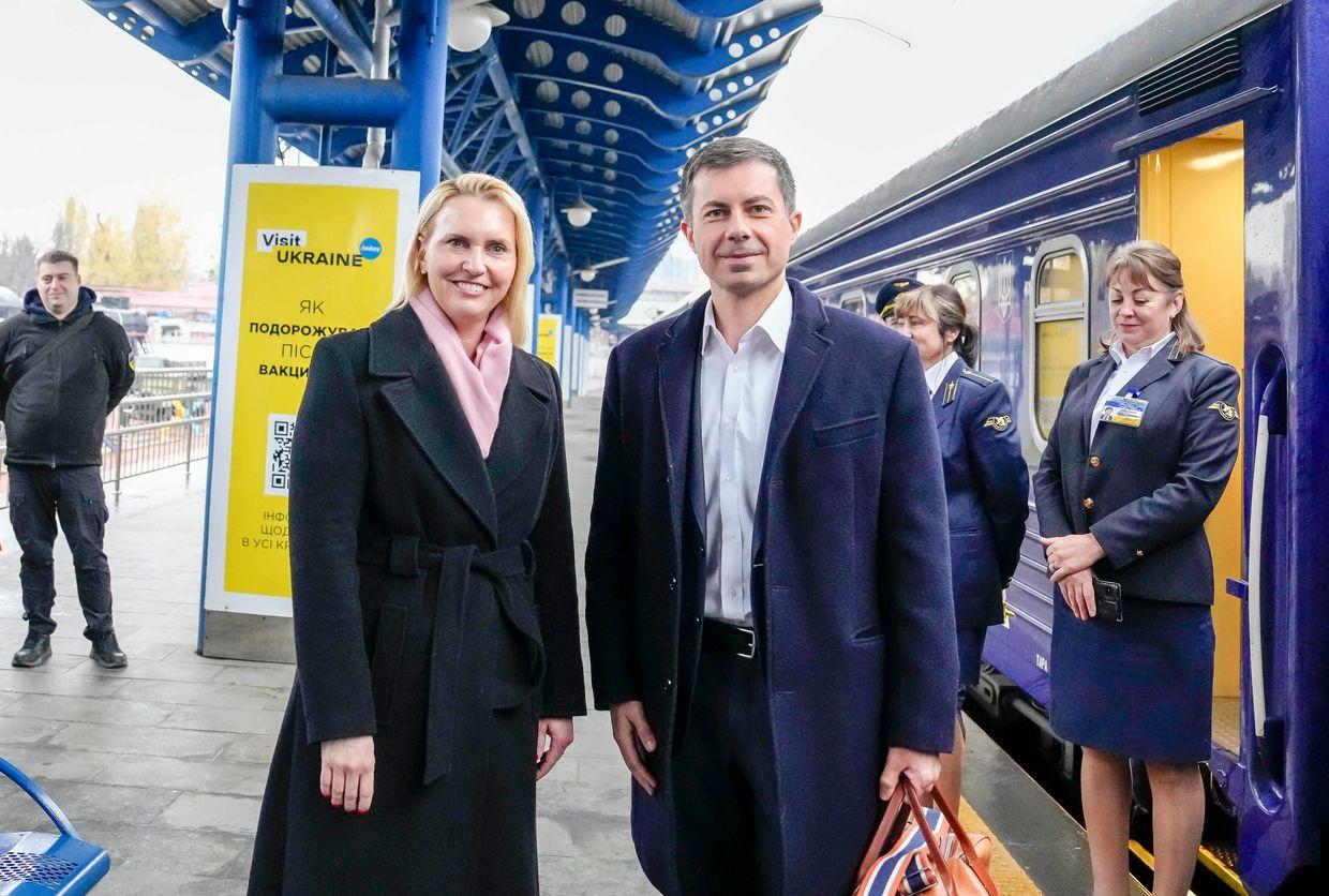 US Transport Secretary Pete Buttigieg in Kyiv, announces infrastructure advisor for Ukraine