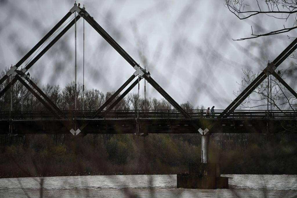 Romanian police: 11,000 Ukrainian men have illegally crossed border into Romania since February 2022