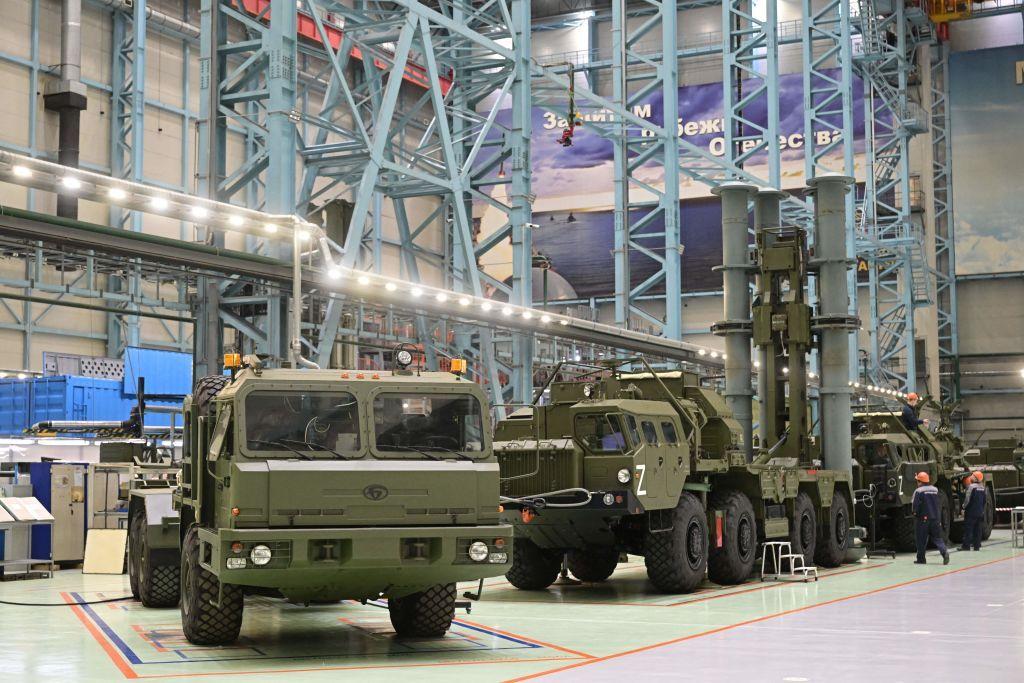 Military intelligence: Car belonging to CEO of Russian weapons manufacturer torched in Russia