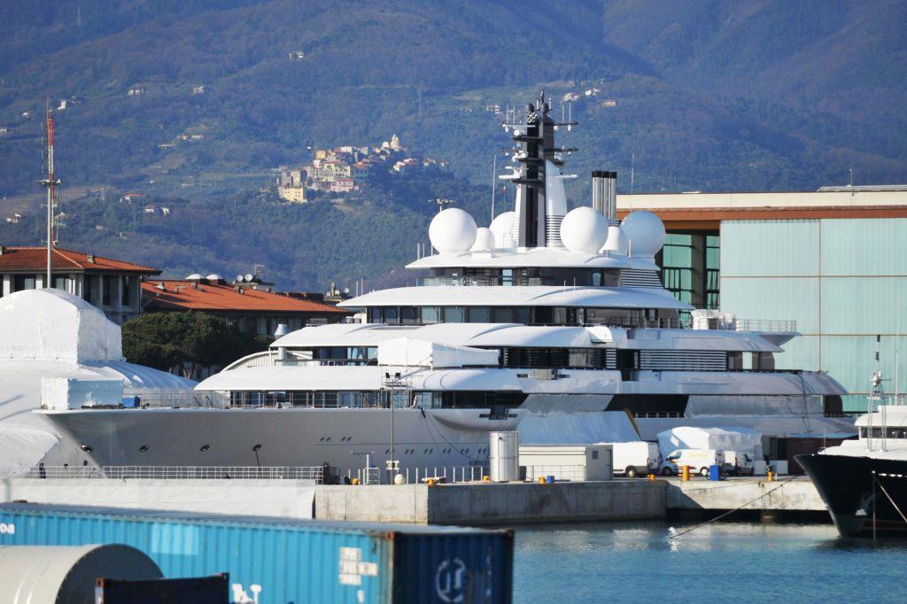 Media: 2 more yachts allegedly belonging to Putin discovered