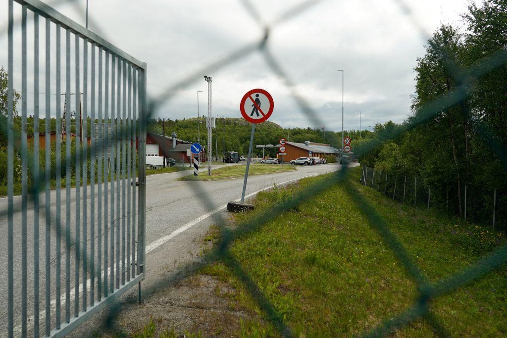 Officials: Norway, Estonia may close border crossings with Russia