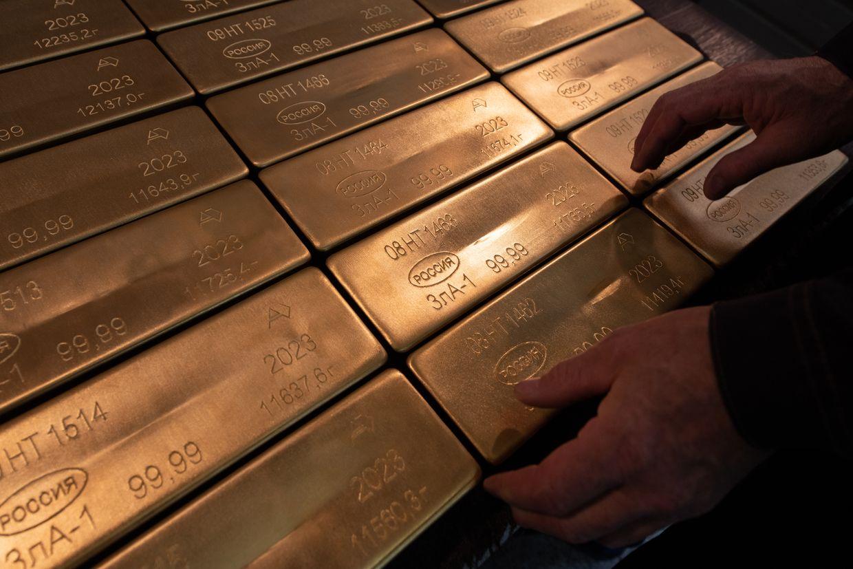 Report: Russian banks evade sanctions by trading cash for gold