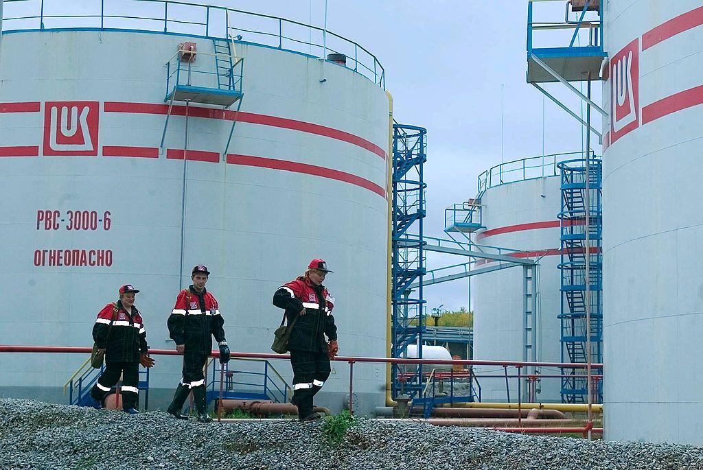 Guardian: UK oil refinery extends credit with oil company linked to sanctioned Russian oligarch