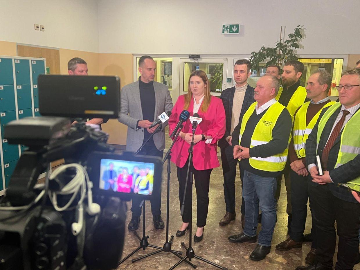 Polish ministers visit protesters at Polish-Ukrainian border to address crisis