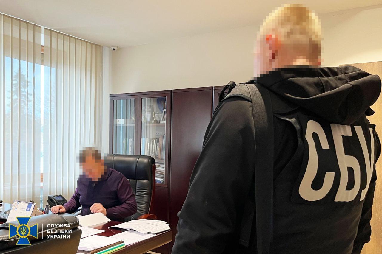 SBU: Uzhhorod city council officials suspected of forging business trips to vacation abroad