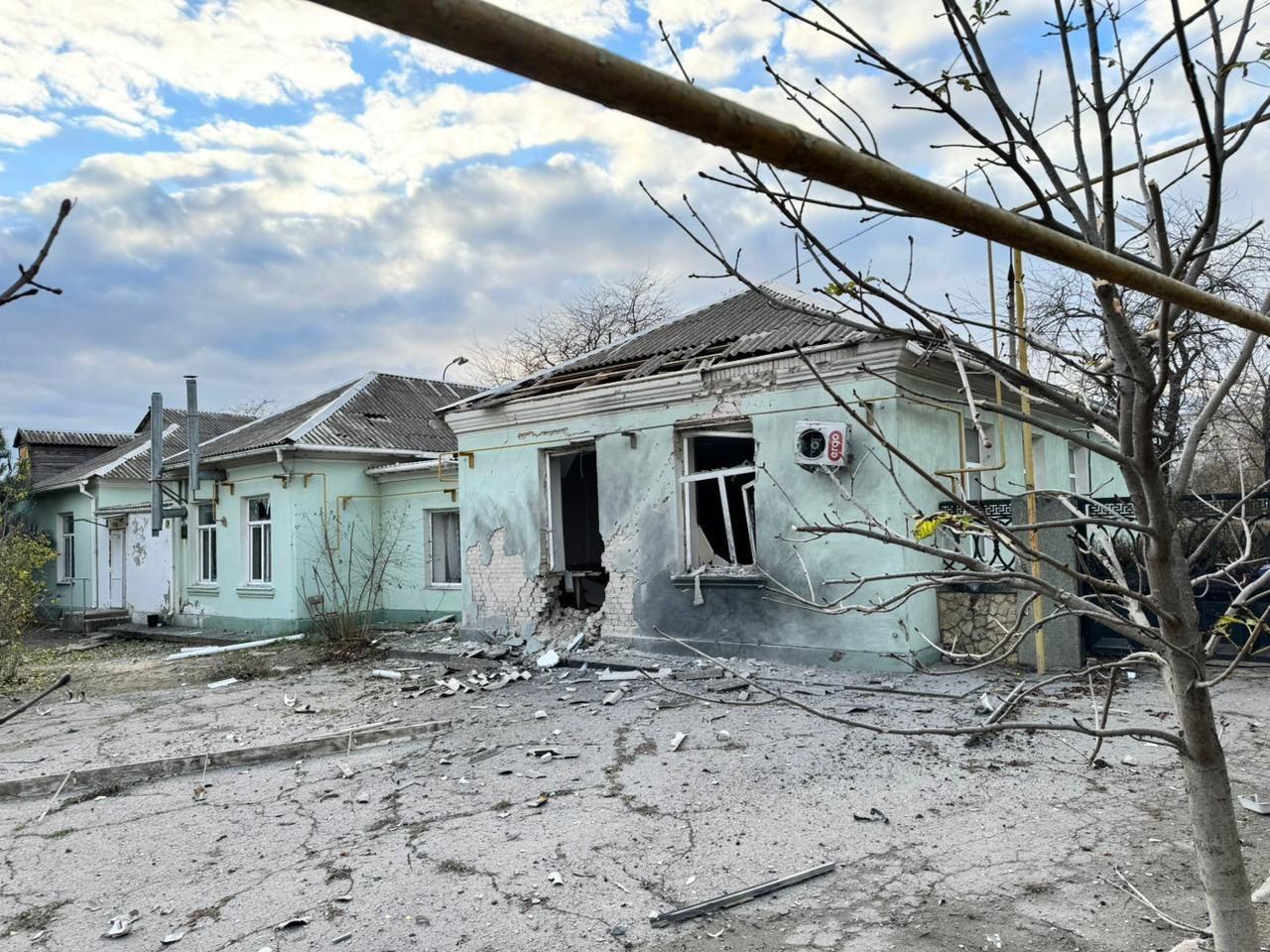 Russian attacks in Kherson Oblast kill 1, injure 4