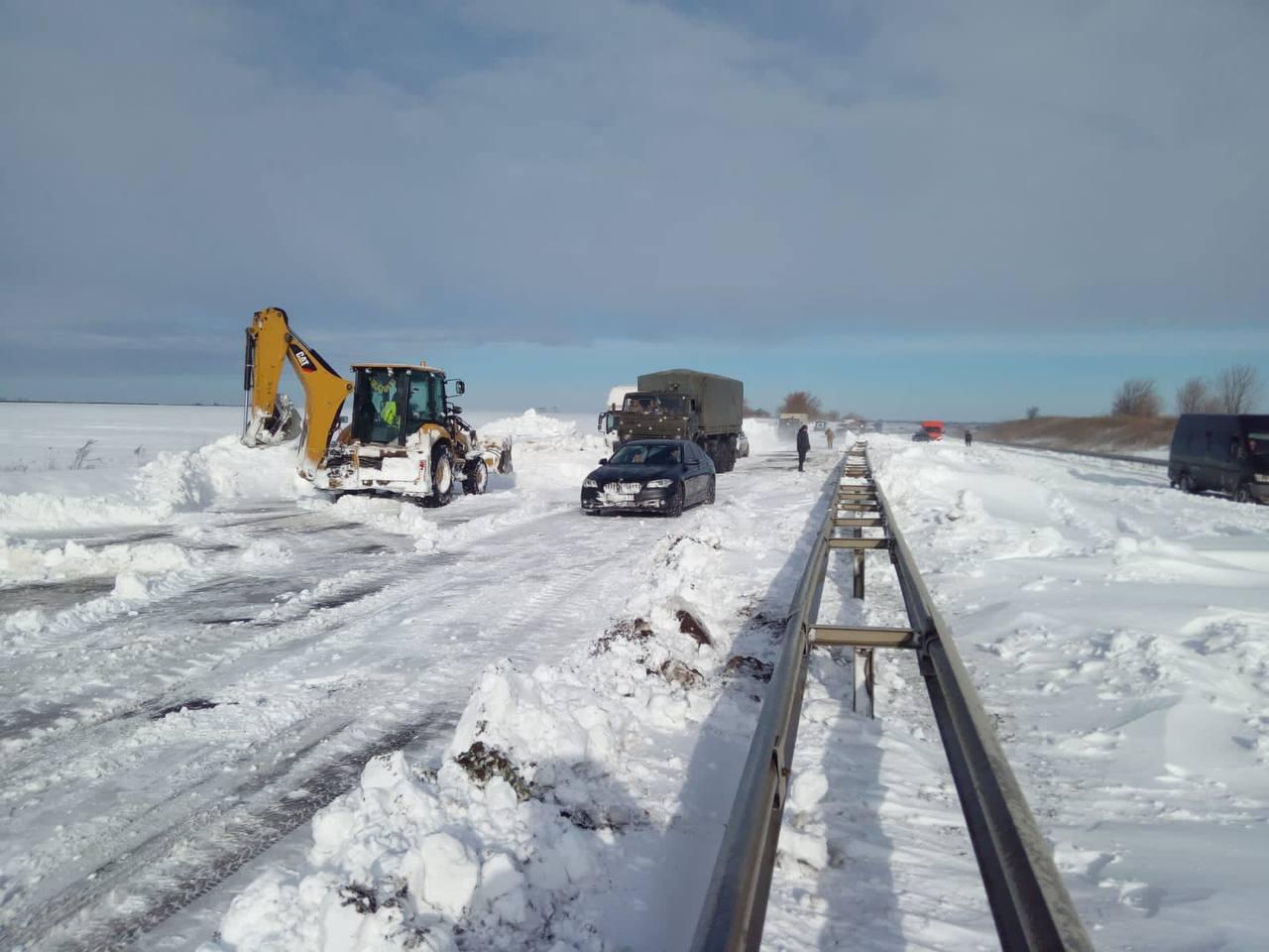 Emergency services rescue nearly 2,000 people stuck in snow in Odesa Oblast