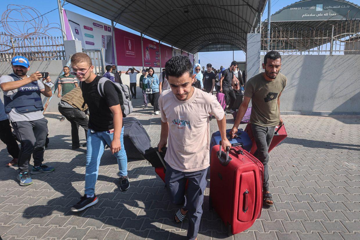 Ambassador: Evacuation of Ukrainians from Gaza begins