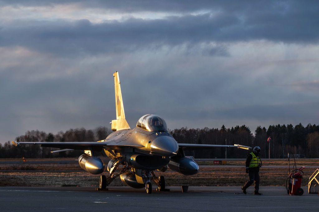 Kyiv expects to get up to 20 F-16s in 2024, Bloomberg reports