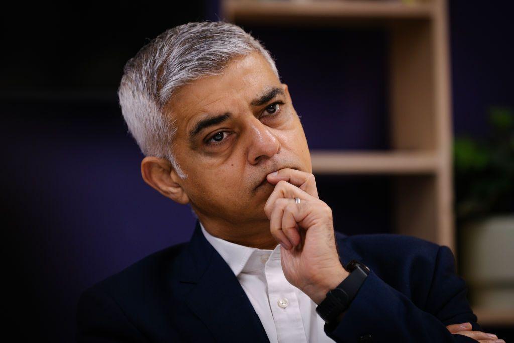 London mayor agrees to send scrap cars to Ukraine