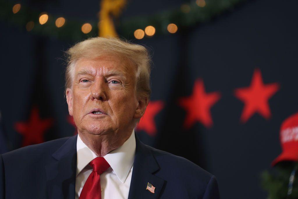 Trump wins Republican caucus in Iowa