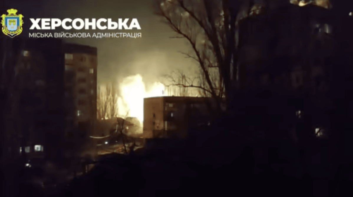 Explosions rock Kherson, causing multiple fires