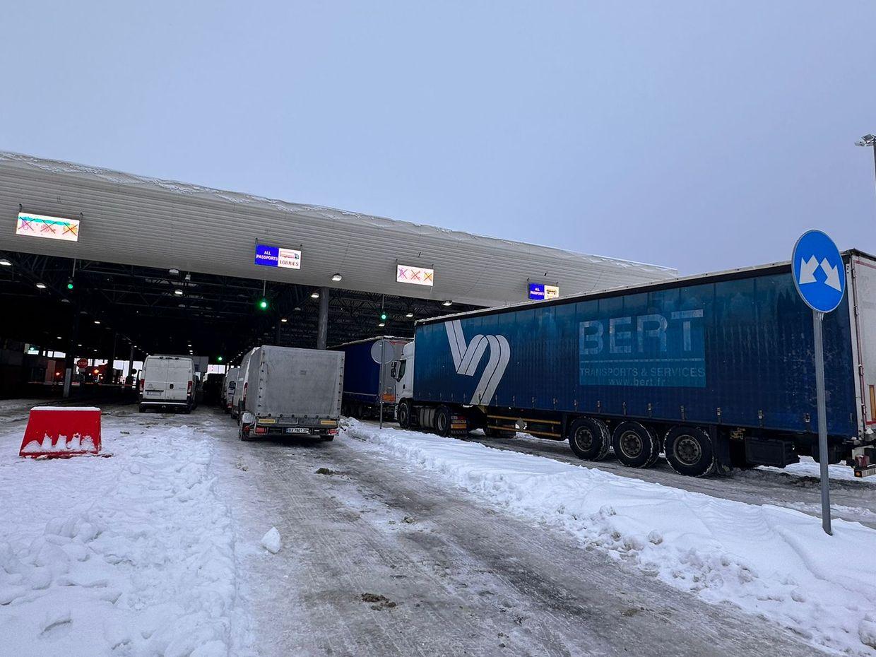 Processing of empty trucks begins at Poland-Ukraine border checkpoint