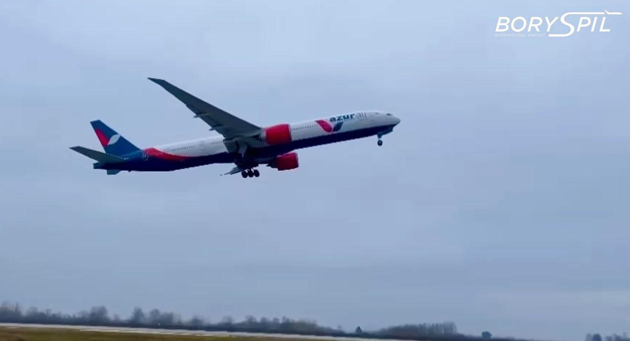 Airliner takes off from Kyiv to Europe for technical transfer