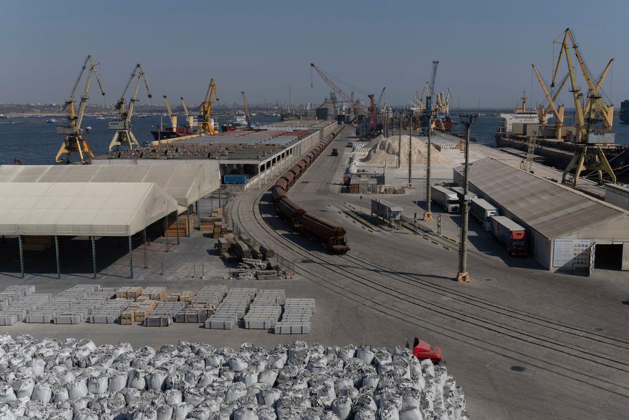 Ukrainian shipping company: Romania's Constanta port to increase capacity for Ukrainian grain