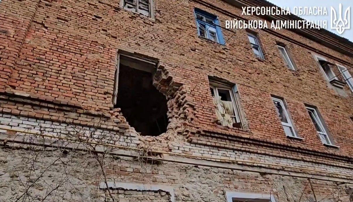 Russian shelling of Kherson injures 2