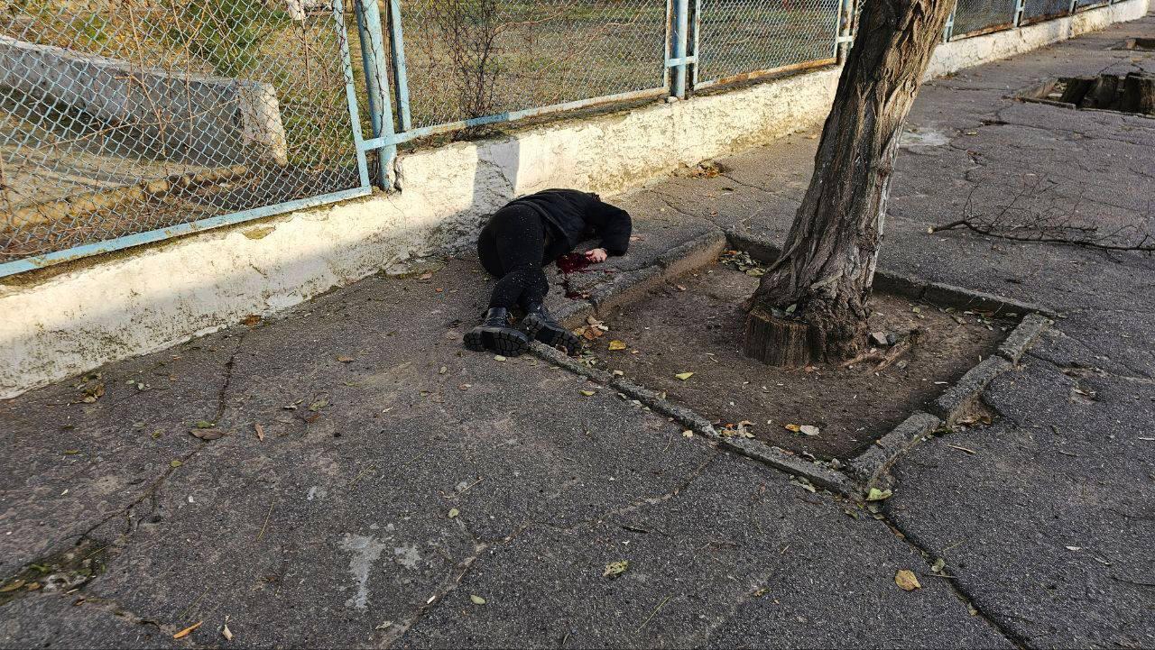 Russian attack against Kherson kills 2, injures 1
