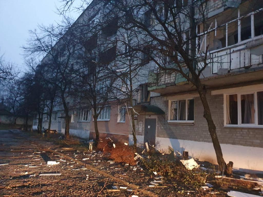 Russian forces hit over 100 settlements in Ukraine, injuring 3 over the past day