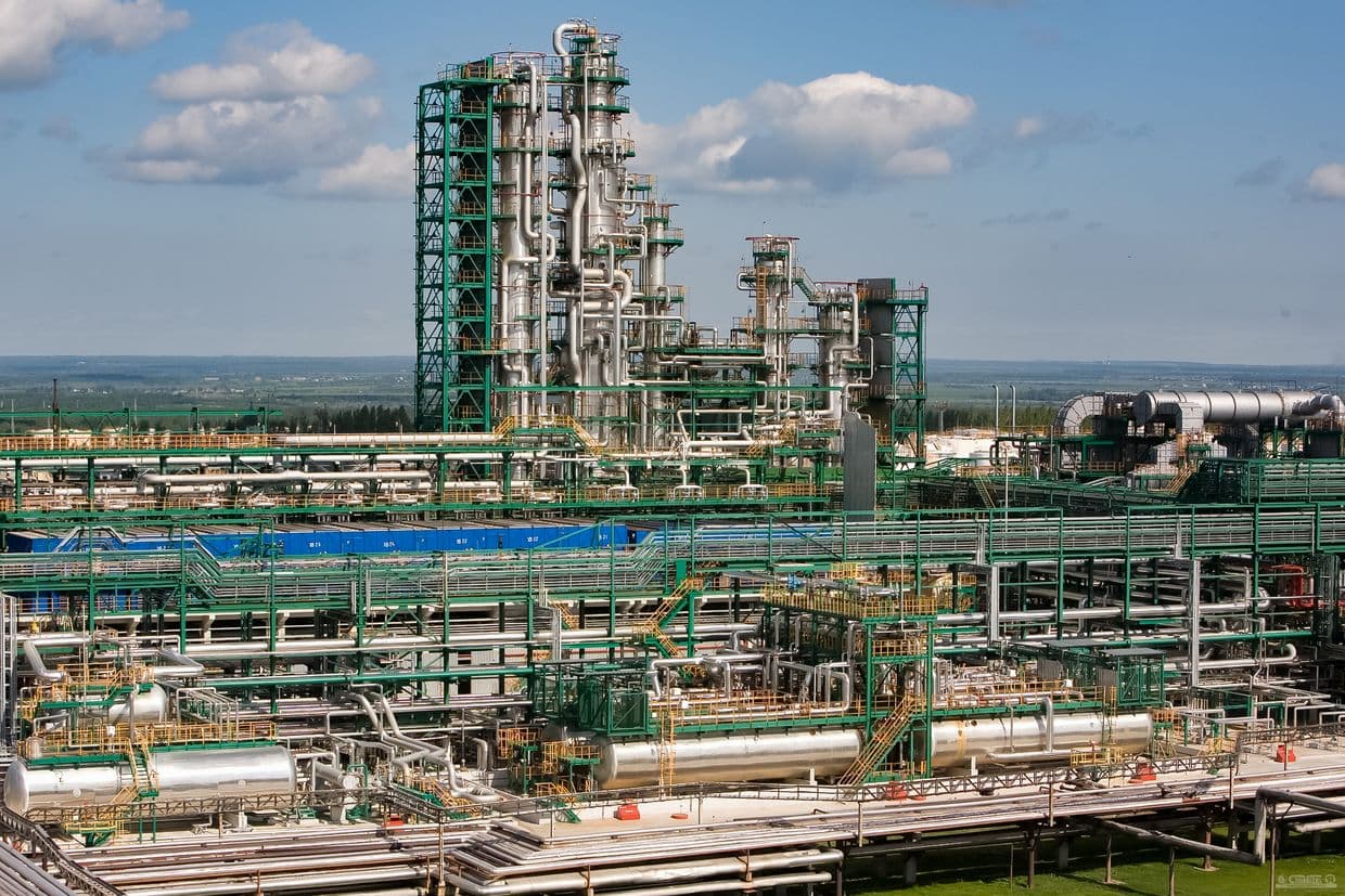 Russian oil refinery, defense technology center struck in Ukraine's overnight attacks
