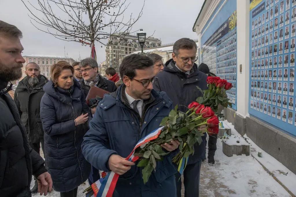 Zelensky, French foreign minister discuss joint drone production
