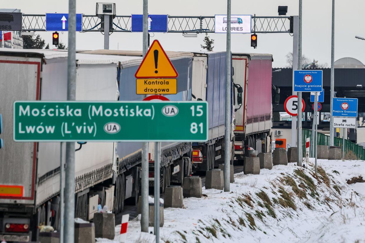 Polish farmers launch new blockade at Medyka-Shehyni crossing on Ukraine border