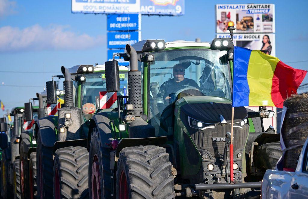 Romanian government reaches agreement with farmers, truckers to end protests at Ukrainian border