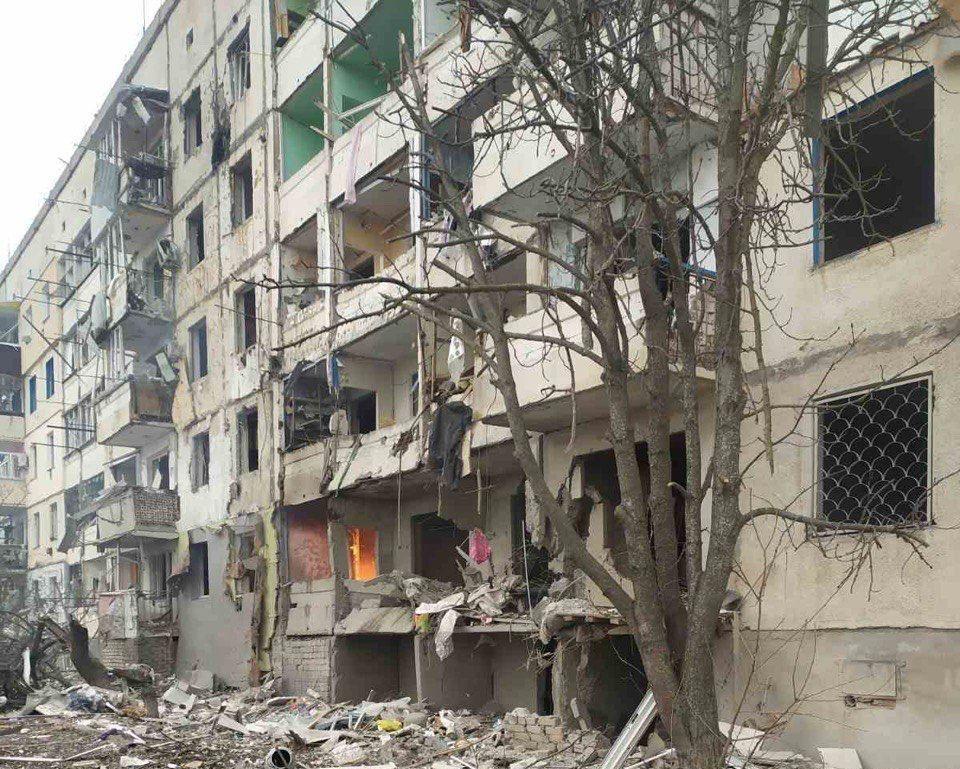 Authorities: Russian attacks kill 3, injure 2 in Kherson Oblast