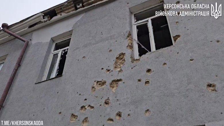 Russian forces hit Kherson hospital, injure 3 medical workers