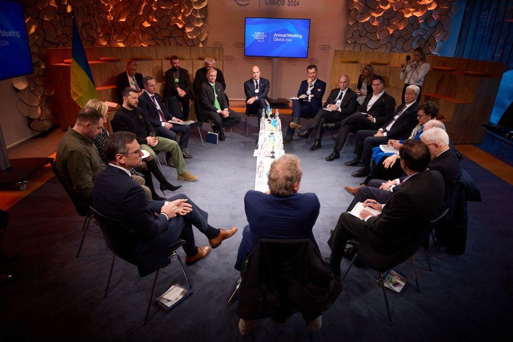 Zelensky meets world's finance leaders in Davos
