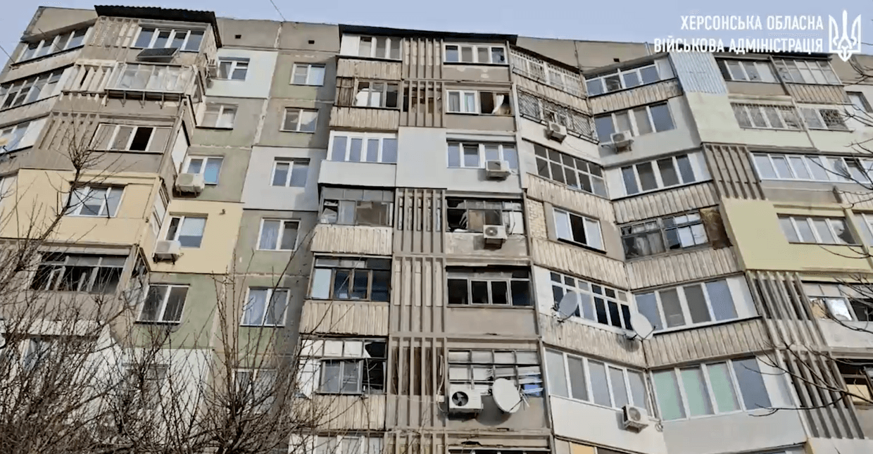 Russian attacks in Donetsk, Kherson oblasts kill 2, injure 21